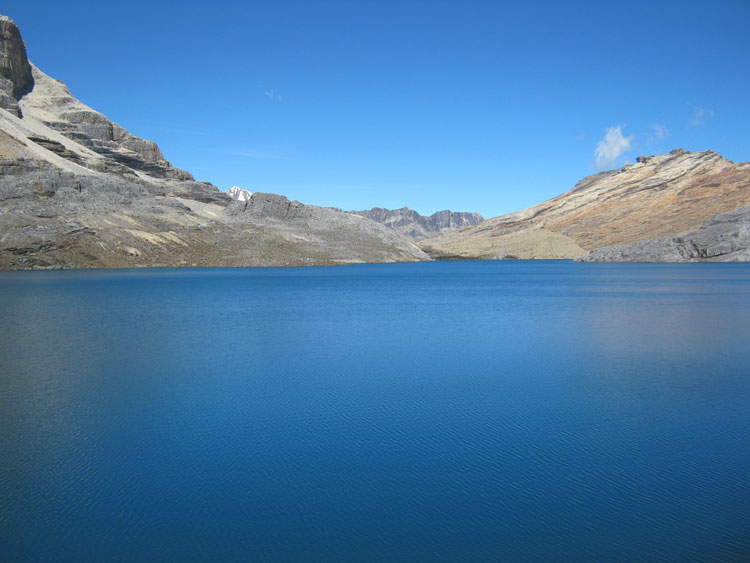 Laguna de la Plaza, Sierra Nevada del Cocuy, en los Departamentos de Boyacá, Casanare y Arauca.